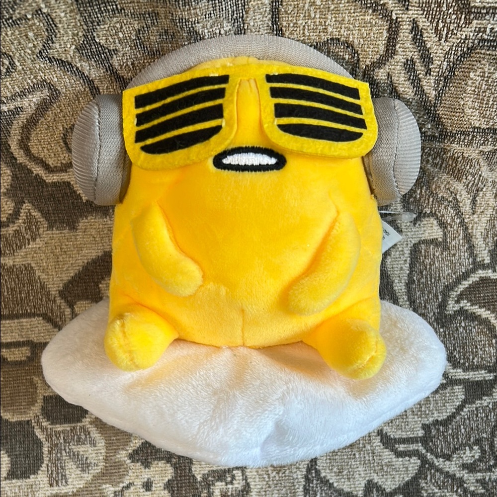 Gund Sanrio Gudetama The Lazy Egg Plush 5” Plushie with Felt Sunglasses